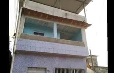 Imagem: A casa possui 3 Dormitórios, 2 Banheiros, 1 Vaga na garagem