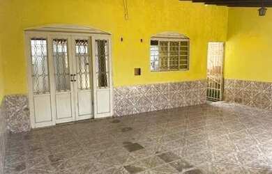 Imagem: A casa possui 3 Dormitórios, 1 Banheiro, 1 Vaga na garagem