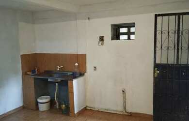 Imagem: A casa possui 1 Dormitório e 1 Banheiro e está localizado