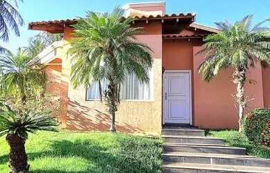 Imagem: A casa em condomínio possui 4 Dormitórios, 5 Banheiros, 5