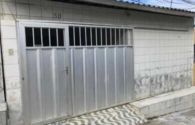 Imagem: A casa possui 2 Dormitórios, 2 Banheiros, 1 Vaga na garagem