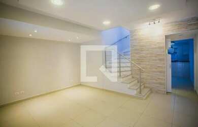 Imagem: A casa possui 2 Dormitórios, 3 Banheiros, 2 Vagas na garagem