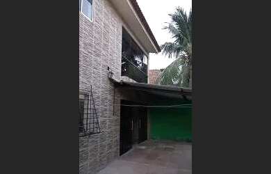 Imagem: A casa possui 3 Dormitórios, 2 Banheiros, 2 Vagas na garagem