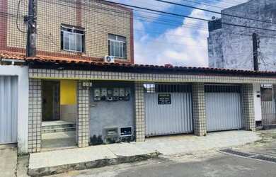 Imagem: A casa e possui 2 Dormitórios, Suítes, 1 Banheiro está localizado