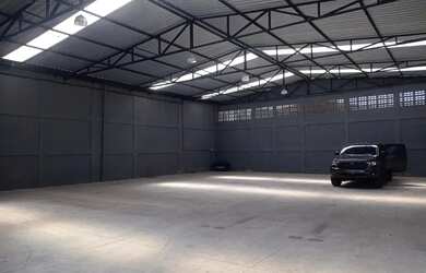 Imagem: O depósito possui 320m² de Área e está localizado em Arembepe