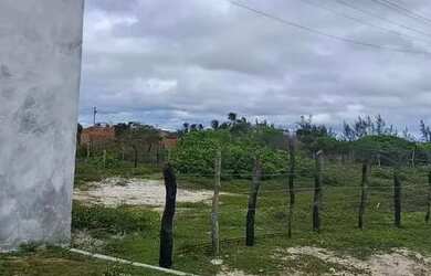 Imagem: A casa possui 2 Dormitórios, 2 Banheiros, 450m² de Área e