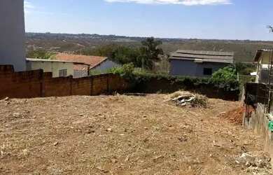 Imagem: O terreno possui 400m² de Área e está localizado em Riacho