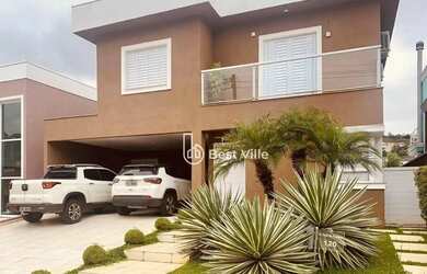 Imagem: A casa em condomínio possui 4 Dormitórios, 5 Banheiros, 4