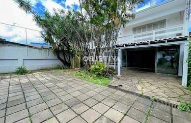 Imagem: A casa possui 2 Dormitórios, 4 Banheiros, 360m² de Área