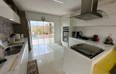 Imagem 10: Sobrado com 4 Quartos, Piscina e Churrasqueira na 407 Sul