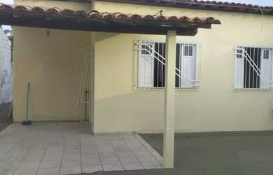 Imagem: A casa possui 2 Dormitórios, 2 Banheiros e 2 Vagas na garagem