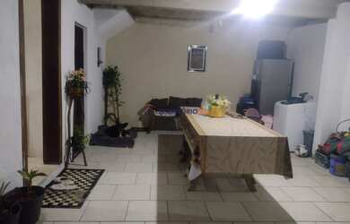 Imagem 5: Casa no Bairro Hípica, com terreno de 10 metros de frente por 33 metros...