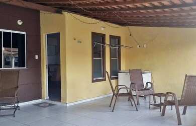 Imagem: A casa possui 3 Dormitórios, 2 Banheiros, 2 Vagas na garagem