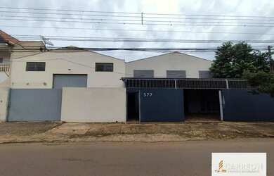 Imagem: O depósito possui 3 Vagas na garagem, 367m² de Área e está