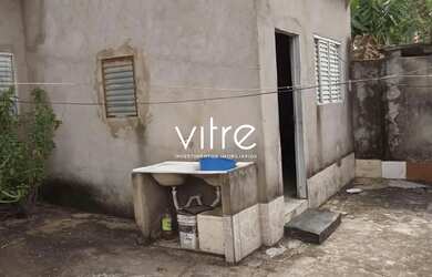 Imagem: A casa possui 3 Dormitórios, 2 Banheiros, 2 Vagas na garagem