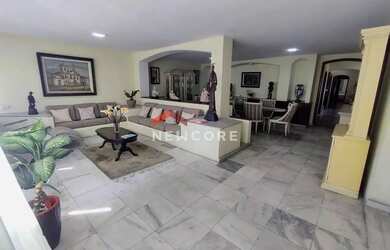 Imagem: O apartamento possui 4 Dormitórios, 5 Banheiros, 2 Vagas na