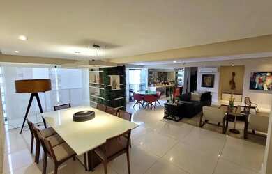 Imagem: O apartamento possui 4 Dormitórios, 5 Banheiros, 4 Vagas na