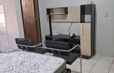 Imagem: A kitnet possui 1 Dormitório, 1 Banheiro, 1 Vaga na garagem