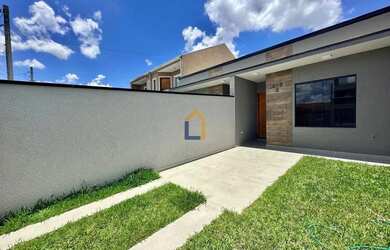 Imagem: A casa possui 2 Dormitórios, 1 Banheiro, 2 Vagas na garagem