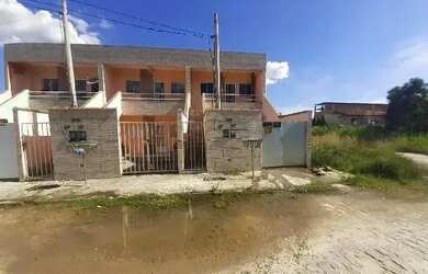 Imagem: A casa possui 2 Dormitórios, 1 Banheiro, 1 Vaga na garagem
