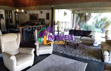 Imagem: A casa possui 5 Dormitórios, 2 Banheiros, 5 Vagas na garagem