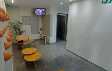 Imagem: O apartamento possui 1 Dormitório, 1 Banheiro, 1 Vaga na garagem