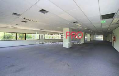 Imagem: O depósito possui 5 Vagas na garagem, 7.796m² de Área e