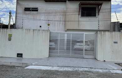 Imagem: A casa possui 4 Dormitórios, 4 Banheiros, 3 Vagas na garagem