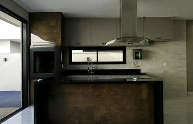 Imagem: A casa em condomínio possui 4 Dormitórios, 5 Banheiros, 4