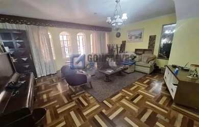 Imagem: A casa possui 5 Dormitórios, 3 Banheiros, 3 Vagas na garagem