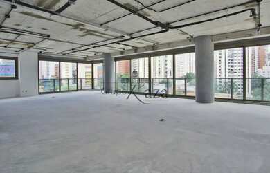 Imagem: O apartamento possui 4 Dormitórios, 5 Banheiros, 4 Vagas na