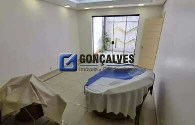 Imagem: A casa possui 3 Dormitórios, 1 Banheiro, 4 Vagas na garagem