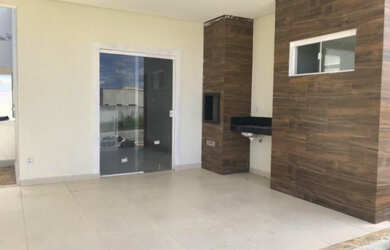 Imagem: A casa possui 3 Dormitórios e está localizado em Centro, Parnamirim