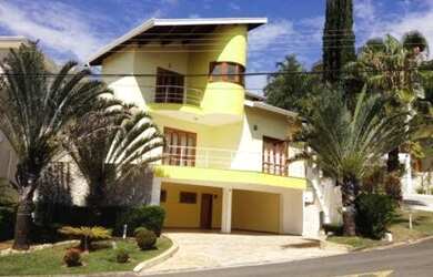 Imagem: A casa em condomínio possui 4 Dormitórios, 5 Banheiros, 3