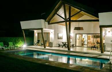 Imagem: A casa em condomínio possui 3 Dormitórios, 2 Banheiros, 293m²