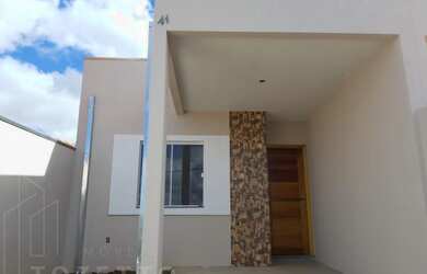 Imagem: A casa possui 2 Dormitórios, 1 Banheiro, 1 Vaga na garagem