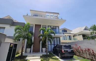 Imagem: A casa em condomínio possui 4 Dormitórios, 5 Banheiros, 4