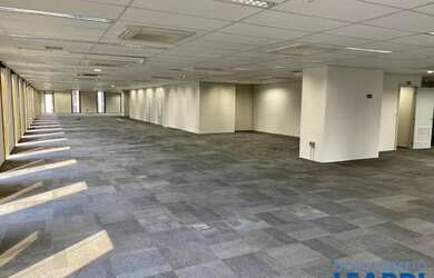 Imagem: O depósito possui 5 Vagas na garagem, 1.000m² de Área e