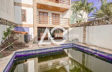 Imagem: A casa em condomínio possui 4 Dormitórios, 4 Banheiros, 2