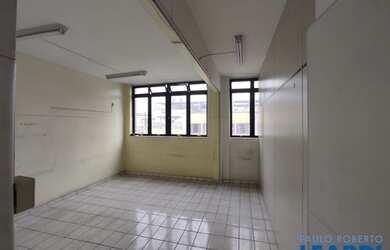 Imagem: O depósito possui 301m² de Área e está localizado em Lapa