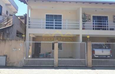 Imagem: A casa possui 3 Dormitórios, 3 Banheiros, 4 Vagas na garagem