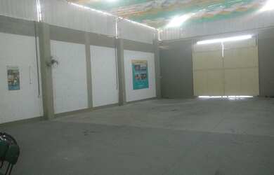 Imagem: O depósito possui 5 Vagas na garagem, 370m² de Área e está