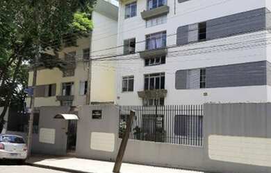 Imagem: O apartamento possui 3 Dormitórios, 1 Banheiro, 1 Vaga na garagem