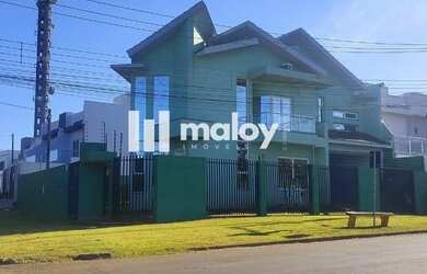 Imagem: A casa possui 3 Dormitórios, 2 Banheiros, 2 Vagas na garagem