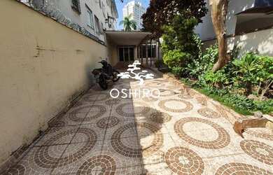 Imagem: A casa possui 5 Dormitórios, 4 Banheiros, 4 Vagas na garagem