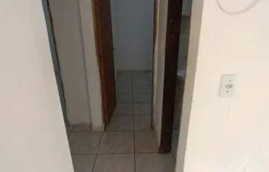 Imagem: A casa possui 2 Dormitórios e 1 Banheiro e está localizado