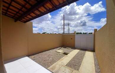 Imagem: A casa possui 2 Dormitórios, 2 Banheiros, 70m² de Área e