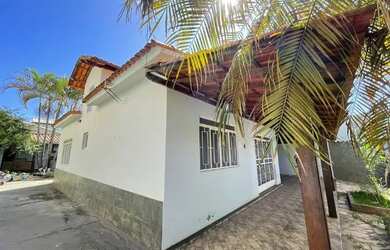 Imagem: A casa possui 2 Dormitórios, 2 Banheiros, 2 Vagas na garagem