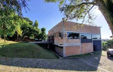 Imagem: O depósito possui 4 Vagas na garagem, 429m² de Área e Imóvel