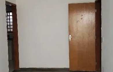 Imagem: O apartamento possui 3 Dormitórios, 1 Banheiro, 1 Vaga na garagem